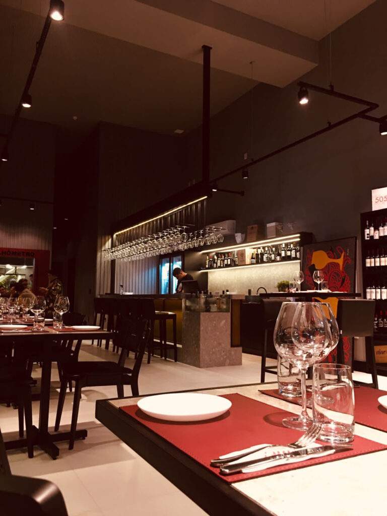 A marca de wine bar que mais cresce no país inaugura sua terceira casa em Santa Catarina