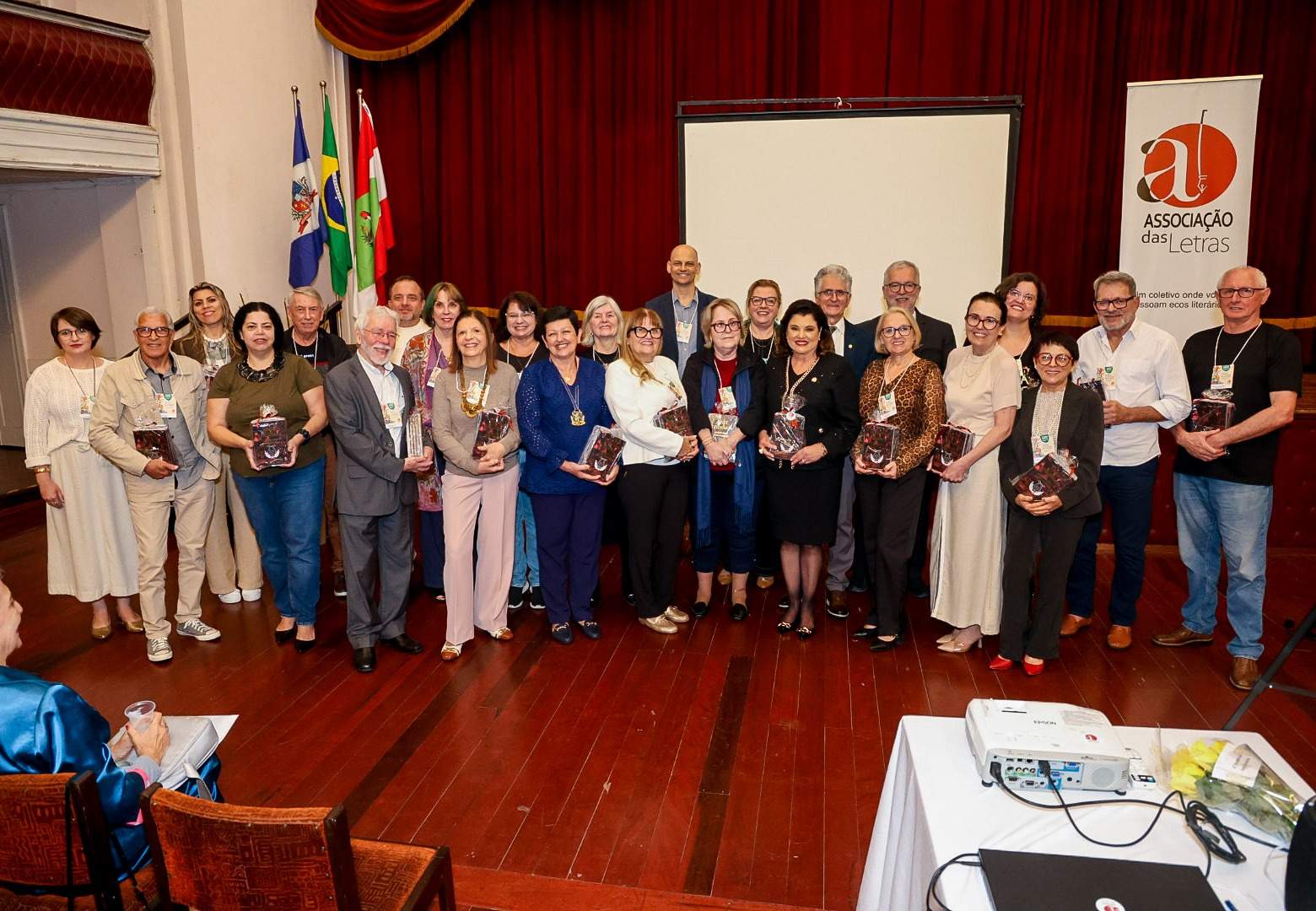XIV Encontro Catarinense de Escritores e Leitores celebra a palavra em movimento em Joinville
